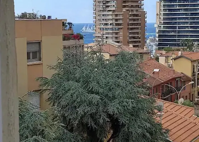 Aux Portes De La Principaute *