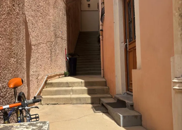 Aux Portes De La Principaute