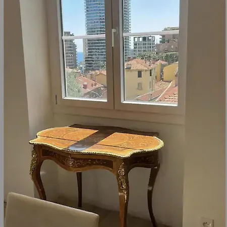 Aux Portes De La Principaute